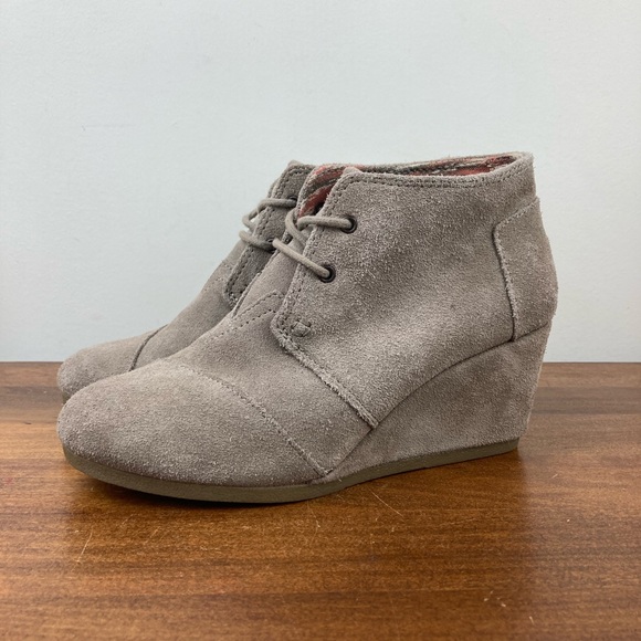 Toms Shoes - Toms Desert Wedge Bootie Boots 10006257 Tan Suede Ankle Boots Women’s Size 7.5.